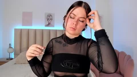 Snapshot of melissa_es chatting on November 8, 12:05 pm melissa_es online show from November 8, 12:05 pm