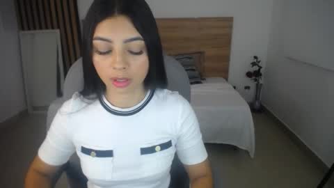 Snapshot of melissa_lenox chatting on June 3, 11:57 am melissa_lenox online show from June 3, 11:57 am