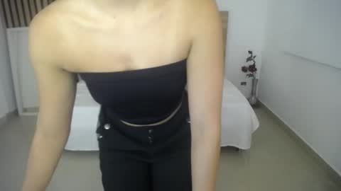 Snapshot of melissa_lenox chatting on June 6, 12:21 pm melissa_lenox online show from June 6, 12:21 pm