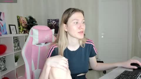 melissa_moooree online show from February 26, 2:46 pm