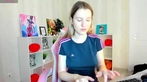 melissa_moooree online show from February 27, 11:20 am