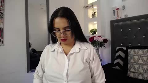 Melissa online show from December 19, 9:55 pm