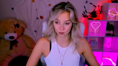 Melissa online show from October 16, 4:30 pm