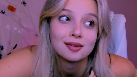 Melissa online show from November 7, 4:51 pm