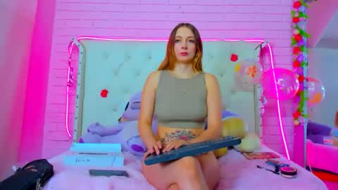 Snapshot of melissa_walker_ chatting on December 15, 11:47 am Meli online show from December 15, 11:47 am