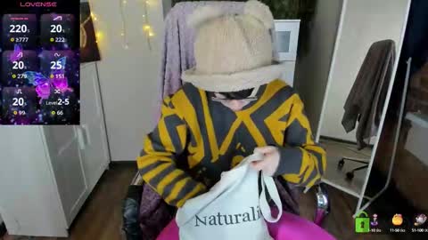 Snapshot of melissa_wells chatting on October 4, 9:57 pm Melissa online show from October 4, 9:57 pm