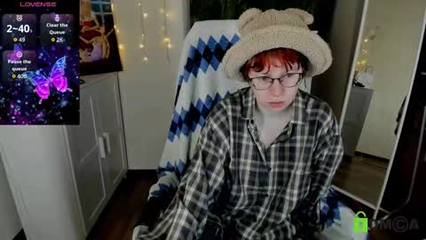 Snapshot of melissa_wells chatting on October 23, 9:02 pm Melissa online show from October 23, 9:02 pm