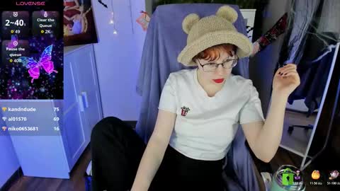 Snapshot of melissa_wells chatting on October 31, 4:35 am Melissa online show from October 31, 4:35 am