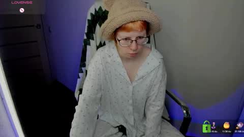 Snapshot of melissa_wells chatting on December 4, 9:12 pm Melissa online show from December 4, 9:12 pm