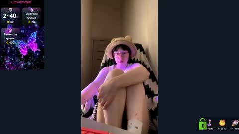 Melissa online show from June 5, 9:53 pm