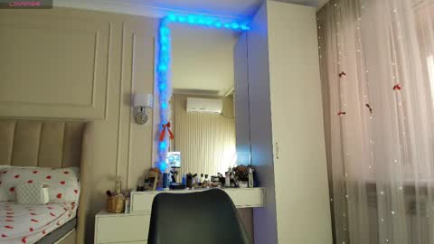 Snapshot of melissa_yamazaki chatting on April 24, 6:49 am Lisaa online show from April 24, 6:49 am
