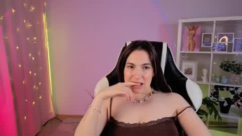 Melissa online show from June 7, 9:40 pm