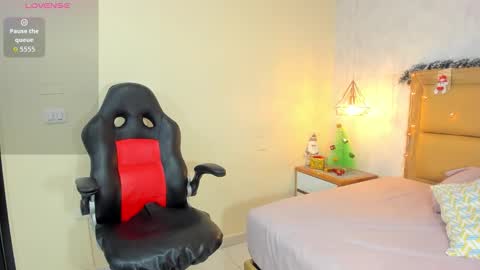    online show from November 29, 8:12 pm