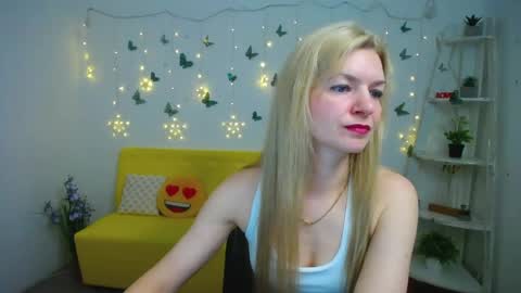 Snapshot of melissatylerbb chatting on March 21, 7:35 am Melissa online show from March 21, 7:35 am