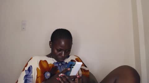 Snapshot of mellanin_pretty_ chatting on December 20, 7:21 pm . online show from December 20, 7:21 pm