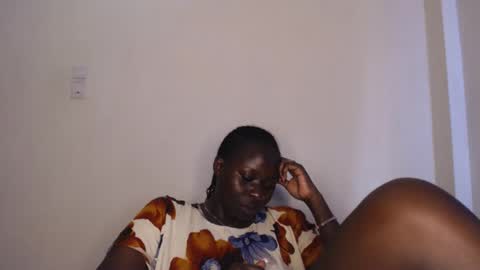 Snapshot of mellanin_pretty_ chatting on December 21, 7:26 am . online show from December 21, 7:26 am