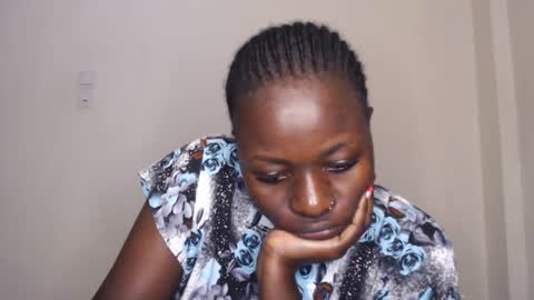 Snapshot of mellanin_pretty_ chatting on December 21, 8:27 pm . online show from December 21, 8:27 pm