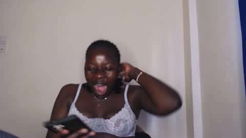 Snapshot of mellanin_pretty_ chatting on January 16, 5:44 am . online show from January 16, 5:44 am