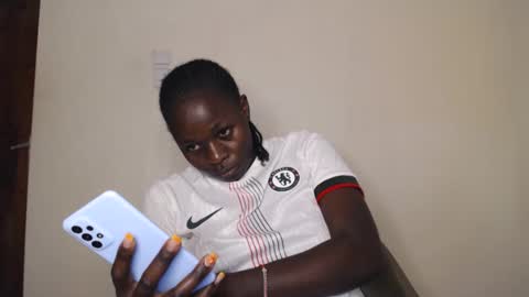 Snapshot of mellanin_pretty_ chatting on February 17, 7:16 am . online show from February 17, 7:16 am