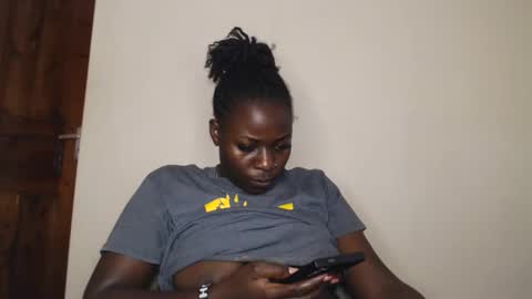 Snapshot of mellanin_pretty_ chatting on March 7, 6:21 am . online show from March 7, 6:21 am