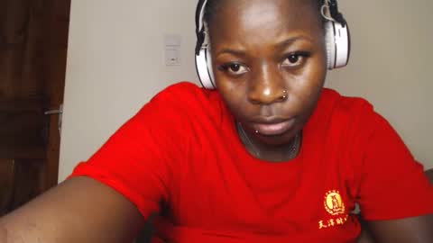 Snapshot of mellanin_pretty_ chatting on March 9, 5:44 am . online show from March 9, 5:44 am