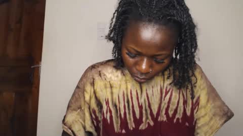 Snapshot of mellanin_pretty_ chatting on March 11, 6:19 am . online show from March 11, 6:19 am