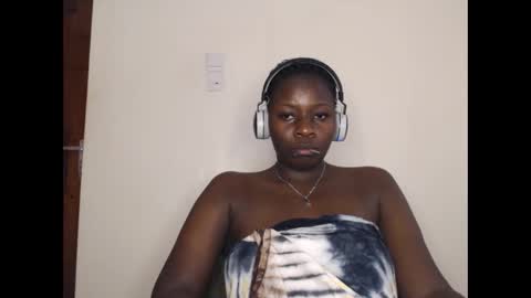 Snapshot of mellanin_pretty_ chatting on March 18, 7:22 am . online show from March 18, 7:22 am