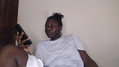 Snapshot of mellanin_pretty_ chatting on March 28, 8:36 am . online show from March 28, 8:36 am