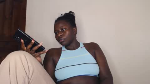 Snapshot of mellanin_pretty_ chatting on March 30, 6:36 am . online show from March 30, 6:36 am