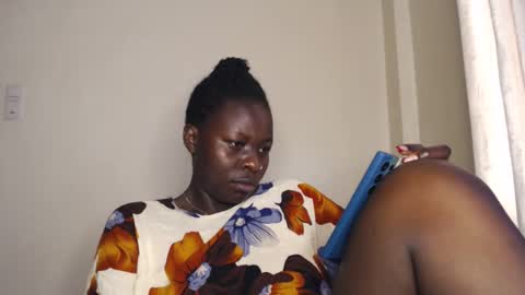 Snapshot of mellanin_pretty_ chatting on April 6, 4:57 am . online show from April 6, 4:57 am