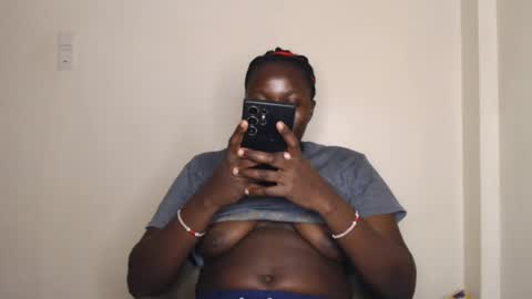 Snapshot of mellanin_pretty_ chatting on July 13, 6:44 pm . online show from July 13, 6:44 pm