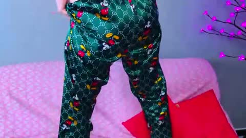 mellhyees online show from July 9, 3:10 am