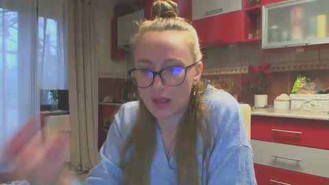 Melly online show from February 8, 2:27 pm