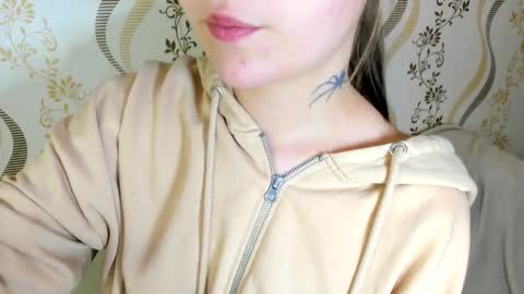 MelMooon online show from September 28, 6:46 pm