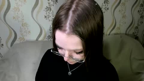 MelMooon online show from December 15, 4:50 am