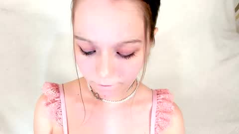 MelMooon online show from February 3, 1:27 pm