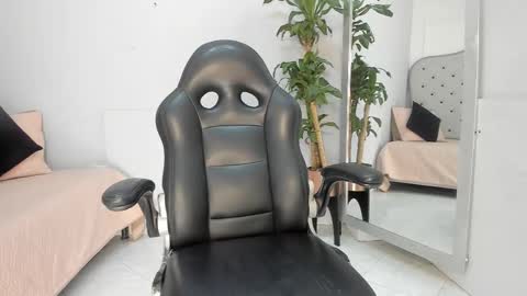 Snapshot of melodi_20 chatting on November 25, 11:21 am Melodi online show from November 25, 11:21 am