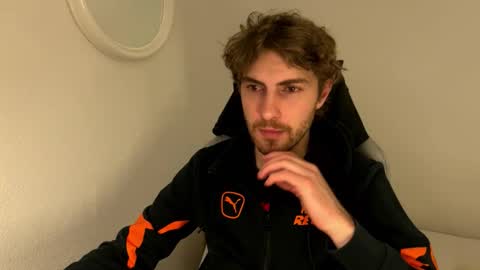 Snapshot of melodicass chatting on February 18, 11:33 pm Melodicass online show from February 18, 11:33 pm