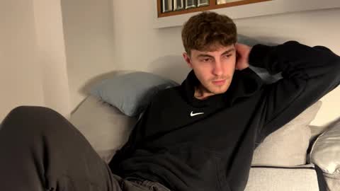 Snapshot of melodicass chatting on March 12, 10:27 pm Melodicass online show from March 12, 10:27 pm