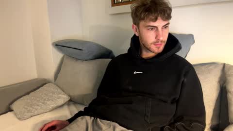 Snapshot of melodicass chatting on March 21, 12:04 am Melodicass online show from March 21, 12:04 am