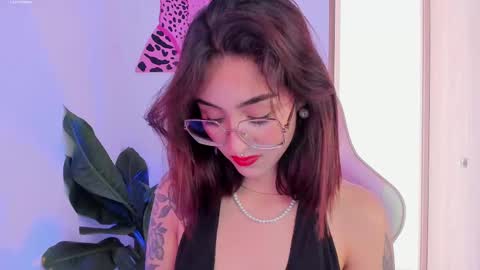 Melodie Roy 999 online show from February 10, 7:49 pm