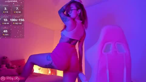 Melodie Roy 999 online show from May 7, 3:45 am