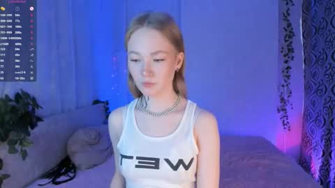 Snapshot of melodievejar chatting on February 25, 4:55 am melodievejar online show from February 25, 4:55 am