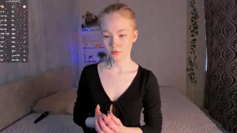 Snapshot of melodievejar chatting on March 23, 4:27 am melodievejar online show from March 23, 4:27 am