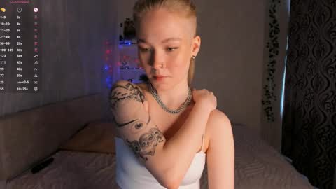 Snapshot of melodievejar chatting on April 25, 4:15 am melodievejar online show from April 25, 4:15 am