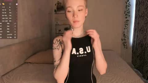 Snapshot of melodievejar chatting on May 14, 1:18 pm melodievejar online show from May 14, 1:18 pm