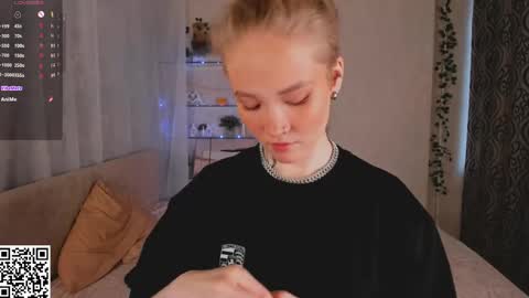 Snapshot of melodievejar chatting on June 5, 4:41 am melodievejar online show from June 5, 4:41 am