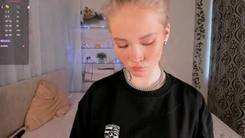 Snapshot of melodievejar chatting on June 5, 6:52 am melodievejar online show from June 5, 6:52 am