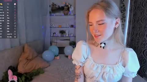 Snapshot of melodievejar chatting on June 13, 4:43 am melodievejar online show from June 13, 4:43 am