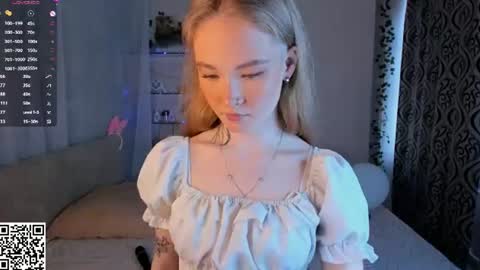 Snapshot of melodievejar chatting on June 15, 4:15 am melodievejar online show from June 15, 4:15 am